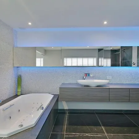 Huswell - Luxury With Garden 度假居 *