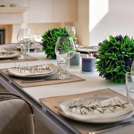 Huswell - Luxury With Garden