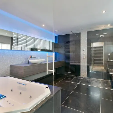 Huswell - Luxury With Garden *